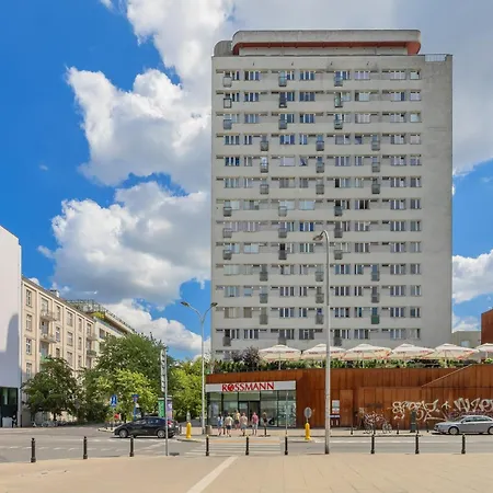 Ludna Overlooking The Center By The Vistula River By Renters * Warszawa