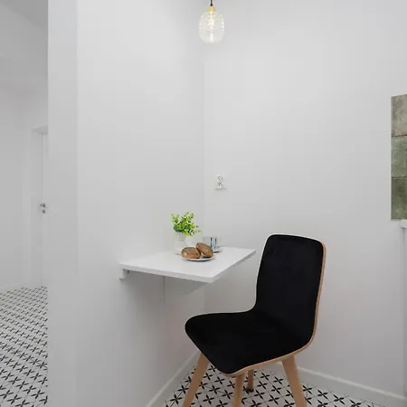 Ludna Overlooking The Center By The Vistula River By Renters Warszawa