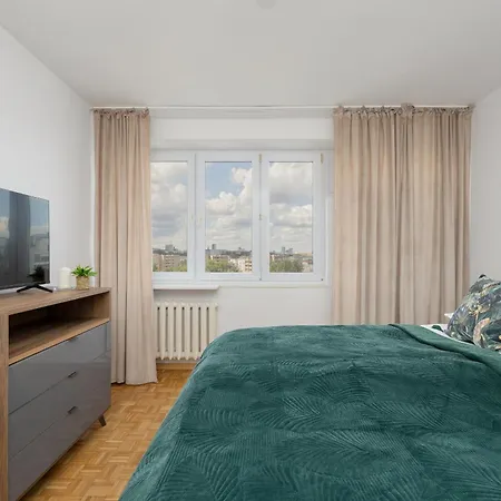 Apartman Ludna Overlooking The Center By The Vistula River By Renters Varsó