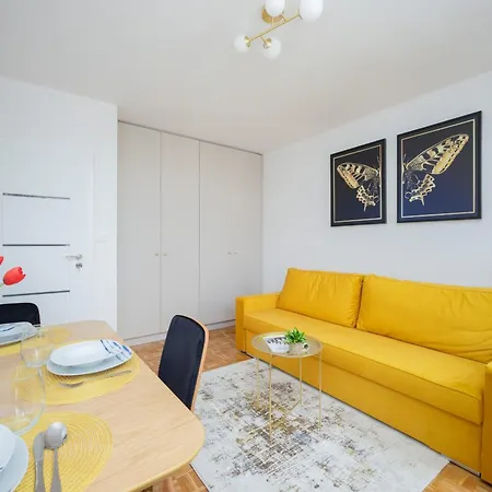 Ludna Overlooking The Center By The Vistula River By Renters Apartman *